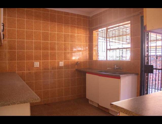 3 BEDROOM HOUSE FOR SALE IN ZAKARIYYA PARK